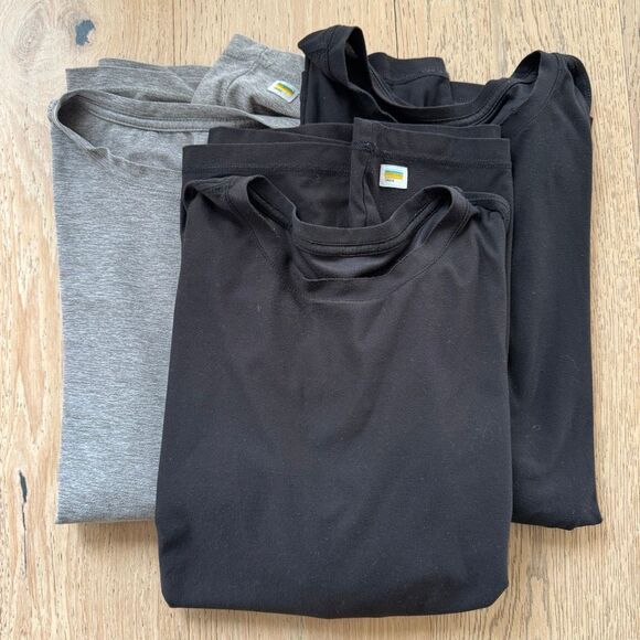 Vuori Size Large Bundle of Three Strato T Shirt Black Taupe Short Long Sleeve - Picture 1 of 13